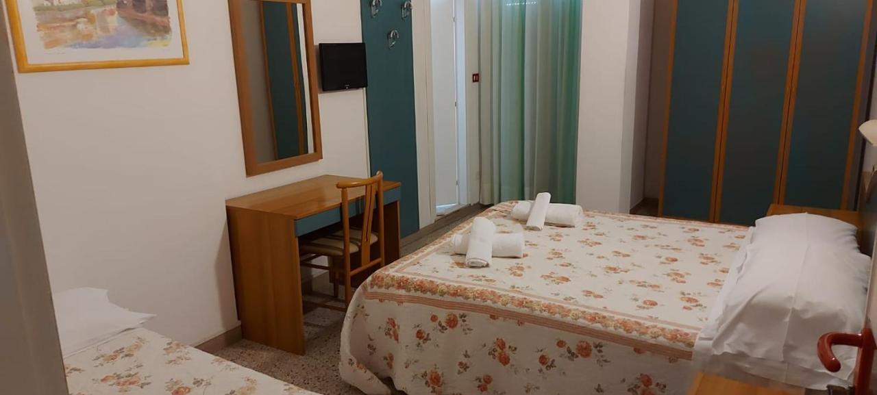 Hotel Santini リミニ エクステリア 写真