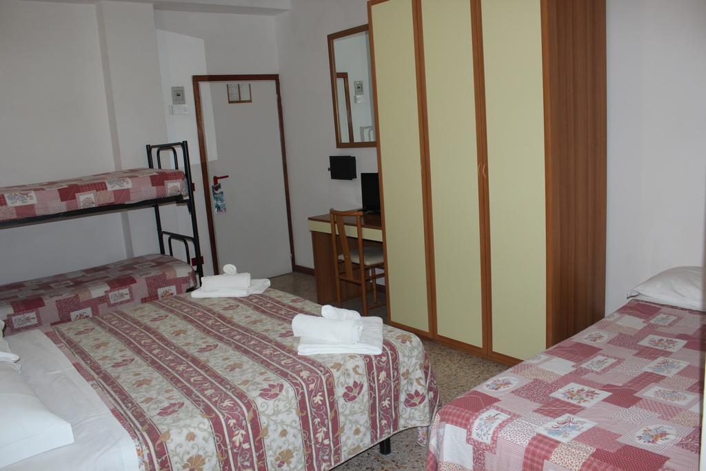 Hotel Santini リミニ 部屋 写真